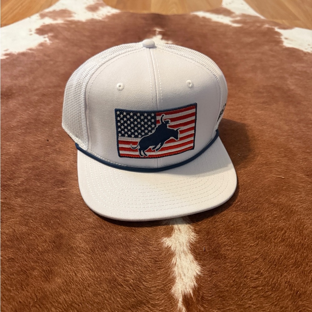 NWT Yeeyee apparel white hat